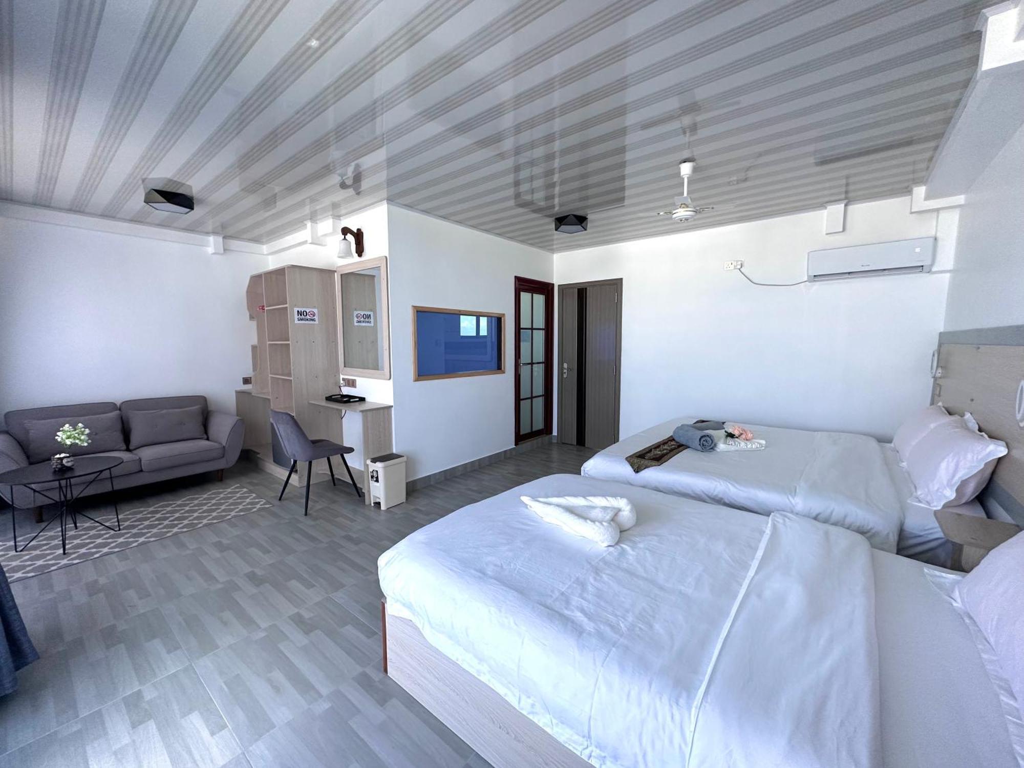 Hotel Galaxy Sunrise Sea View à Fulidhoo Extérieur photo
