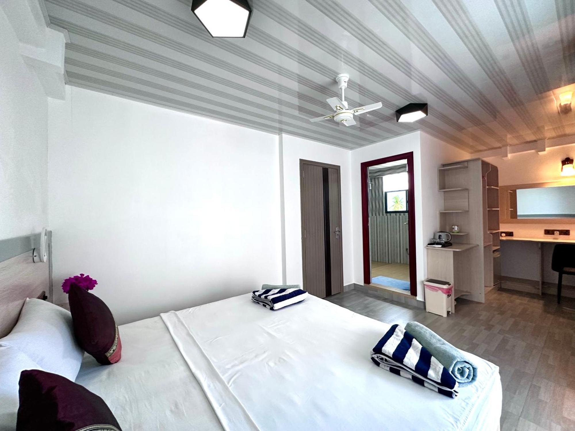Hotel Galaxy Sunrise Sea View à Fulidhoo Extérieur photo